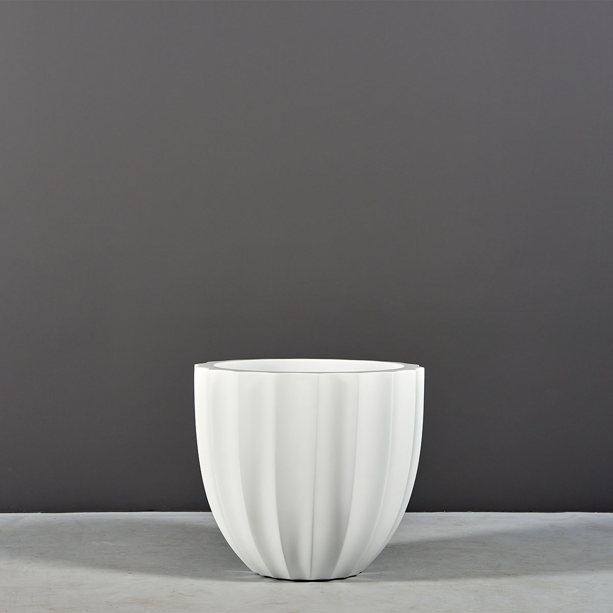 Santa Barbara Low Fluted Round Planter - Ảnh 3